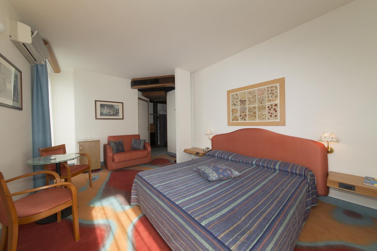 Hotel Catullo Sirmione Exterior photo