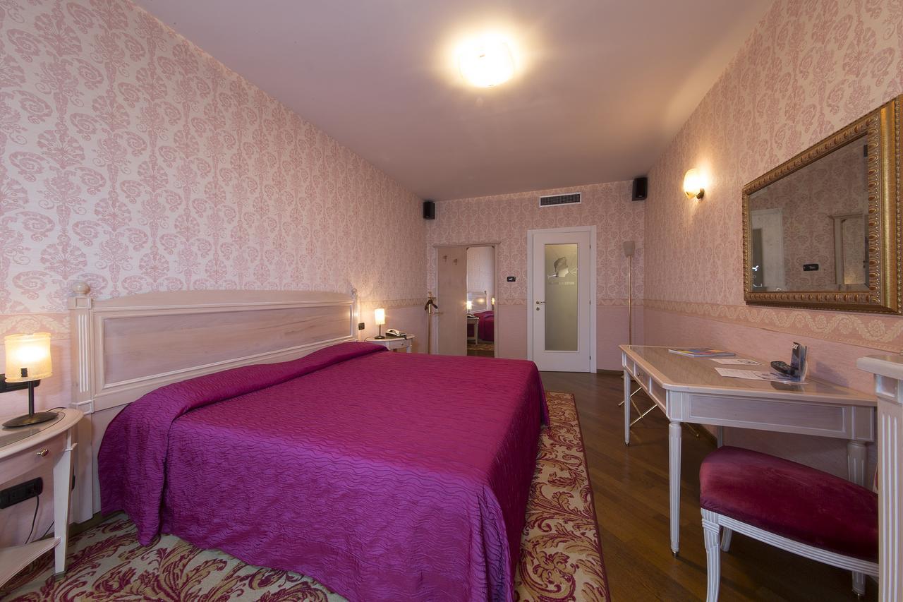 Hotel Catullo Sirmione Exterior photo